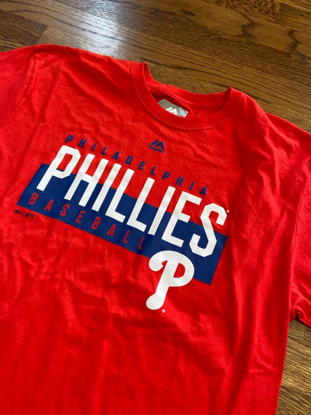 Majestic Philadelphia Phillies 100% Cotton Red Long Sleeve Shirt XLarge NWOT